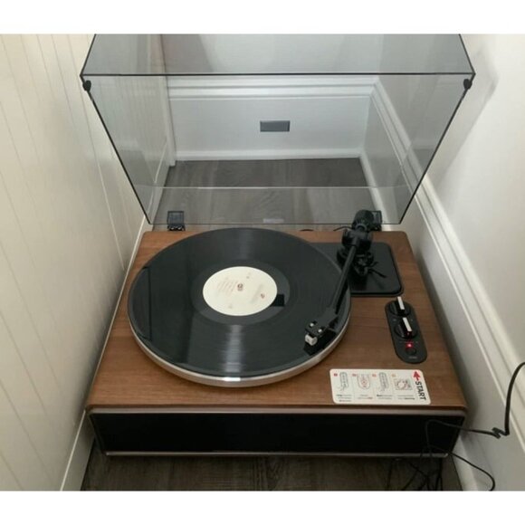 New High Fidelity Belt Drive Turntable with Built-in Speakers, Vinyl Record Play - Picture 1 of 2